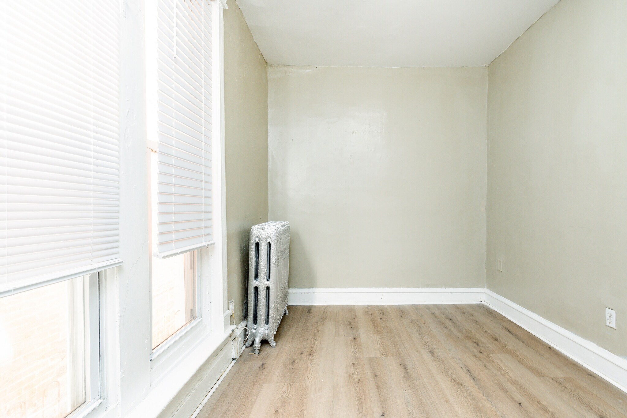 Building Photo - 3864 W Girard Ave