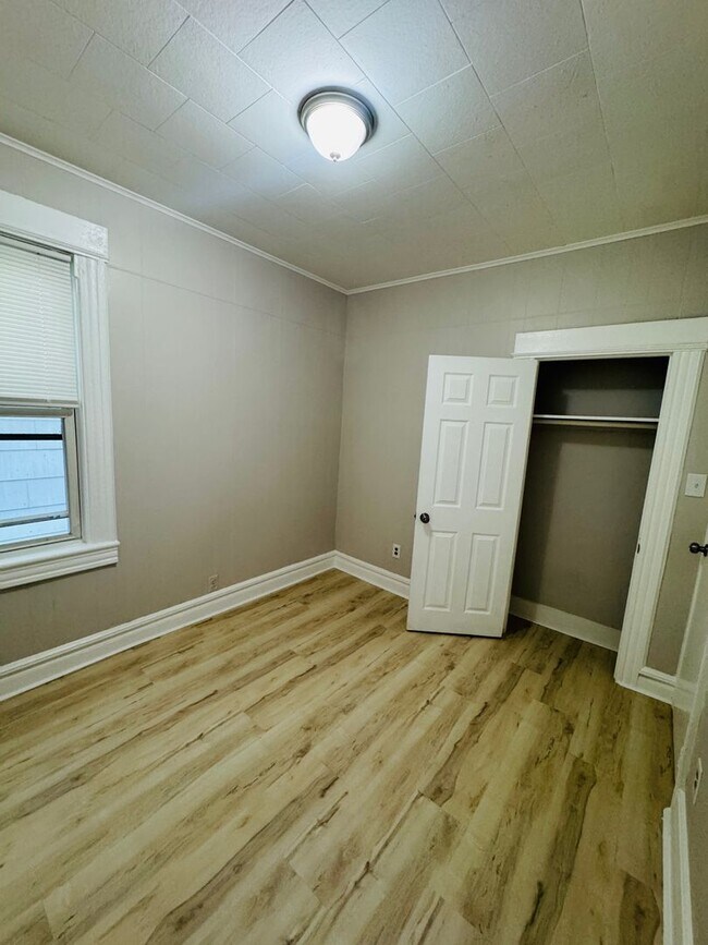 Building Photo - 38 S 17th St