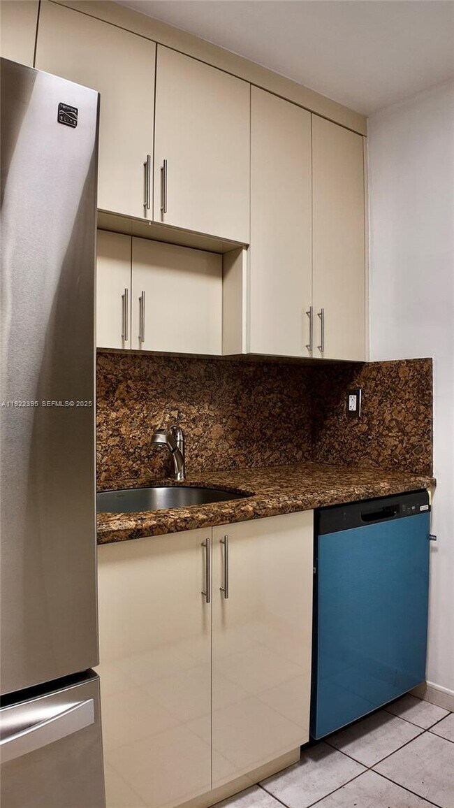 Building Photo - 325 NW 72nd Ave