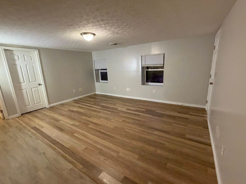 Building Photo - 808 N Main St