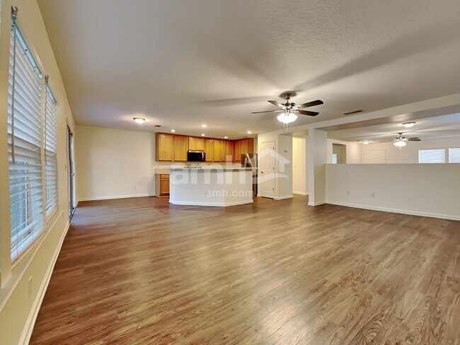 Building Photo - 2260 Brian Lakes Dr E