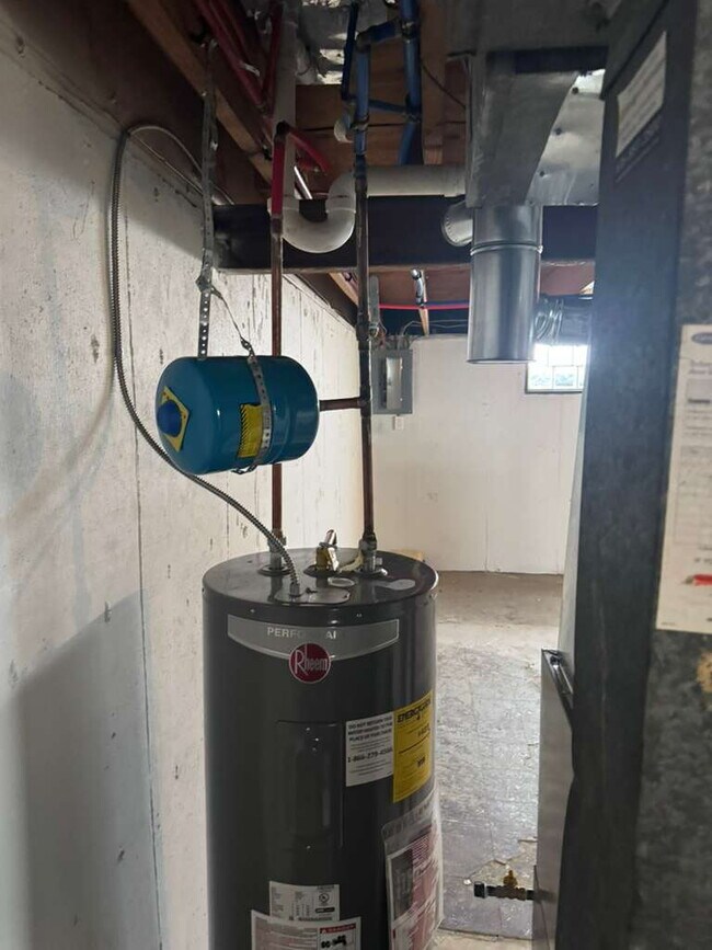 Building Photo - 6200 Flint Ave