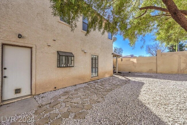 Building Photo - 5321 Tamanar Dr