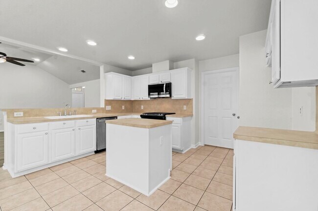 Building Photo - 155 Fairwind Trail Dr
