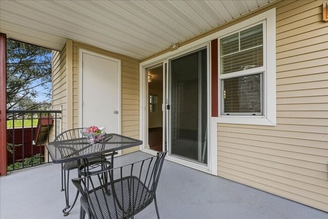 Building Photo - $1,995 • Modern 2BR Condo in Tanasbourne – Garage Included!