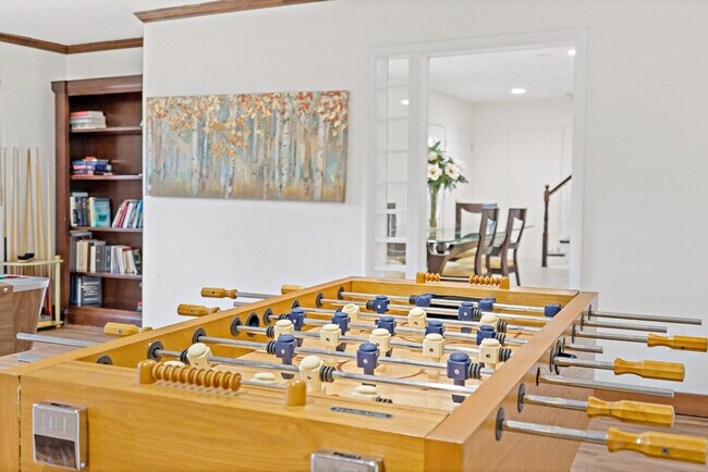 Building Photo - 8403 Woodford Ct