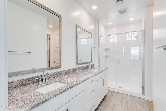 Building Photo - 1070 E Marlin Dr