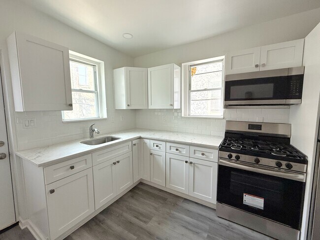 Building Photo - 1520 S Myrtlewood St