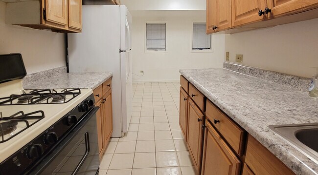 Building Photo - 2241 W Taylor St