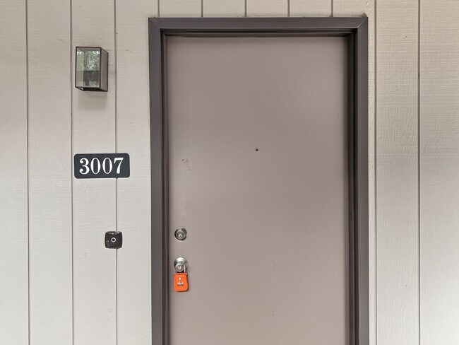 Building Photo - 3007 Huntleigh Dr