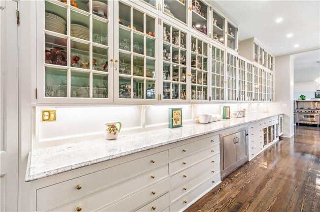 Building Photo - 115 Narragansett Ave