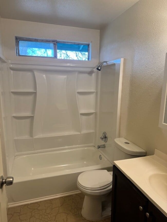 Building Photo - MINA85