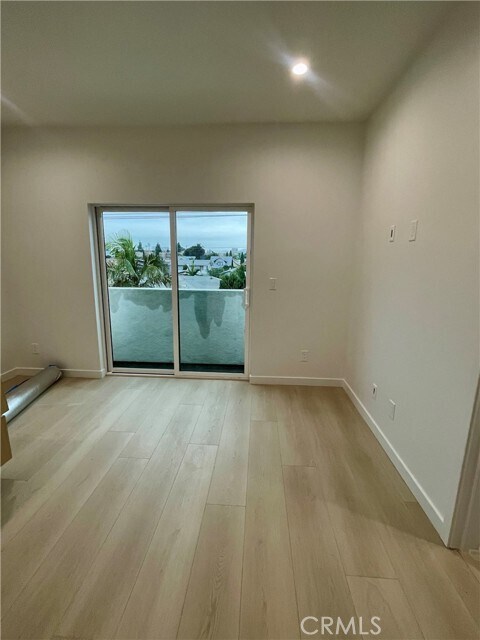 Building Photo - 613 W 41st Pl