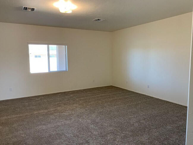Building Photo - NEWER 4 BEDROOM HOME IN PARK WEST!