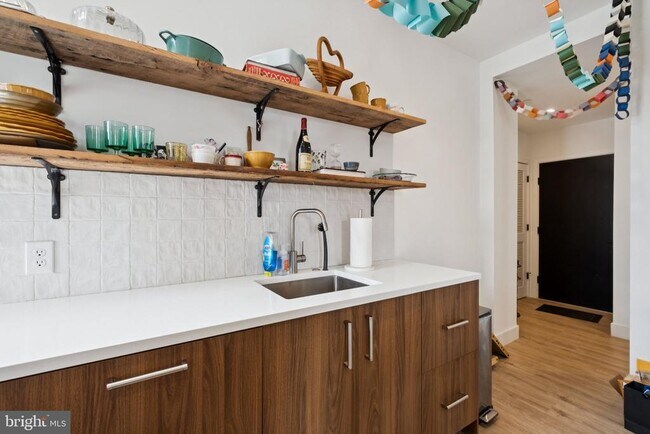 Building Photo - 1254 S 18th St