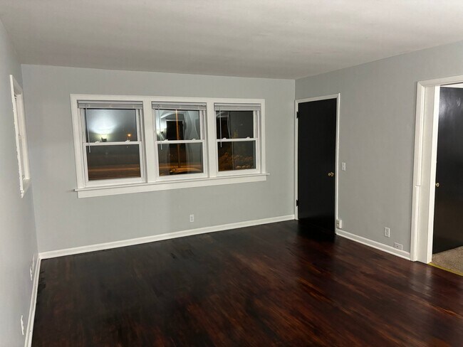 Building Photo - 2557 S 60th St