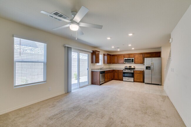 Building Photo - GORGEOUS TOWNHOME*UPGRADED*ALL APPLIANCES*...