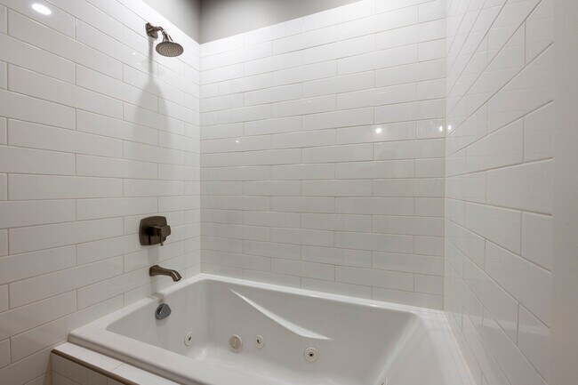 Building Photo - 1254 N Hoyne Ave