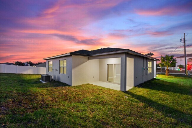 Building Photo - Deposit-Free! Modern, energy efficient hom...