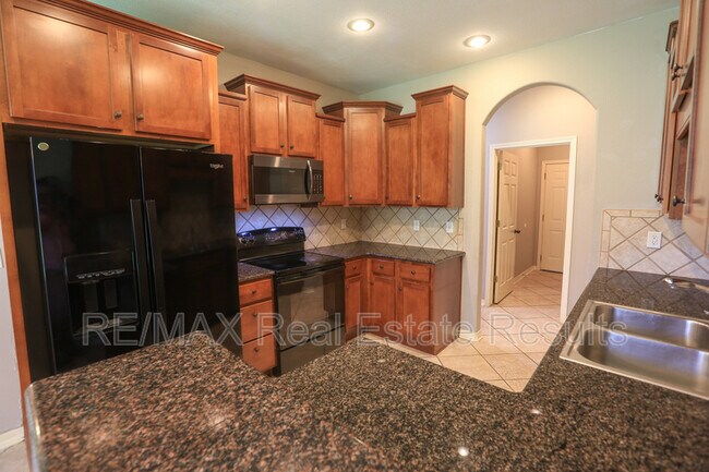 Building Photo - 3104 SW Tunica Ave