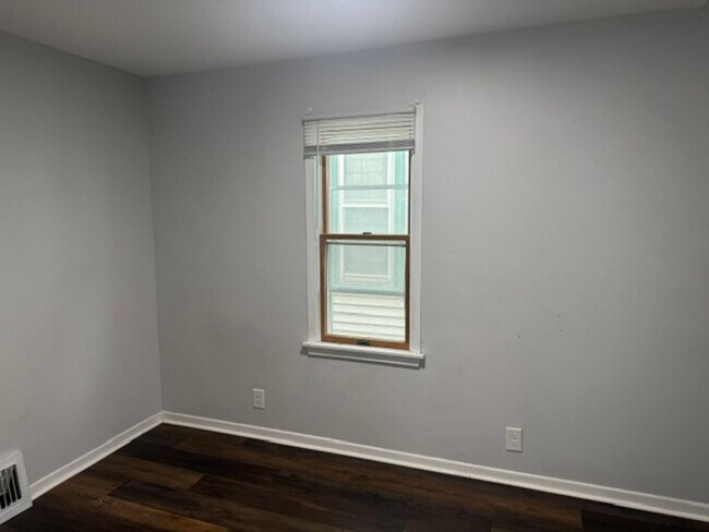 Building Photo - 2146 S Aldrich St