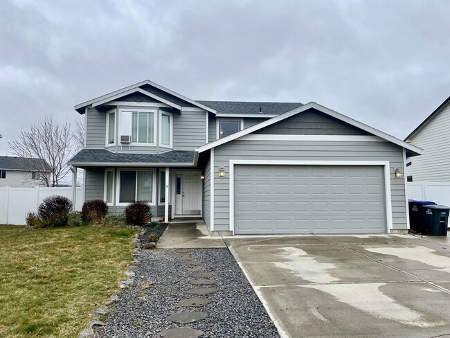 Building Photo - 458 Trout Ave