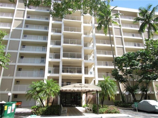 Building Photo - 2661 S Course Dr