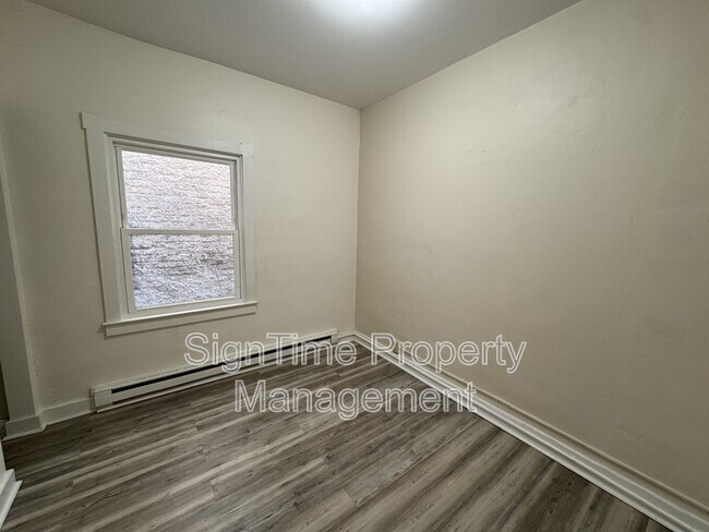 Building Photo - 40 E Washington St