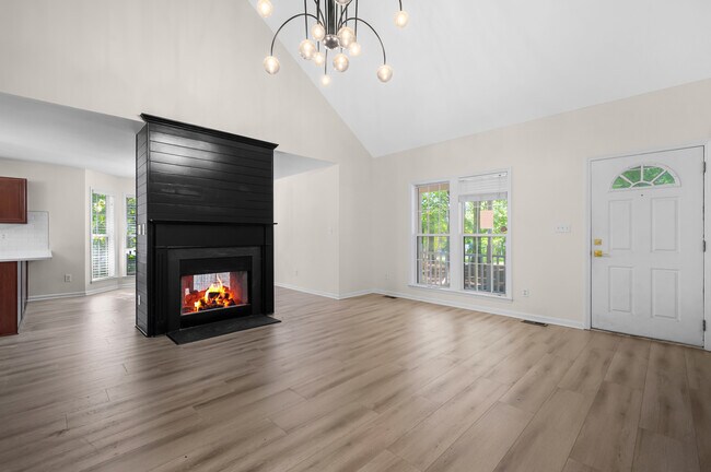 Building Photo - 305 Dearing Dr
