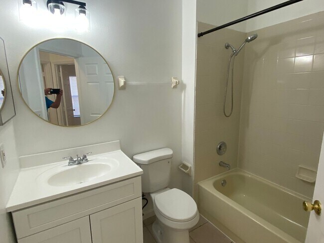 Building Photo - Home for rent