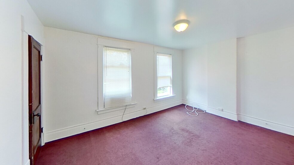 Building Photo - 324 E 20th Ave