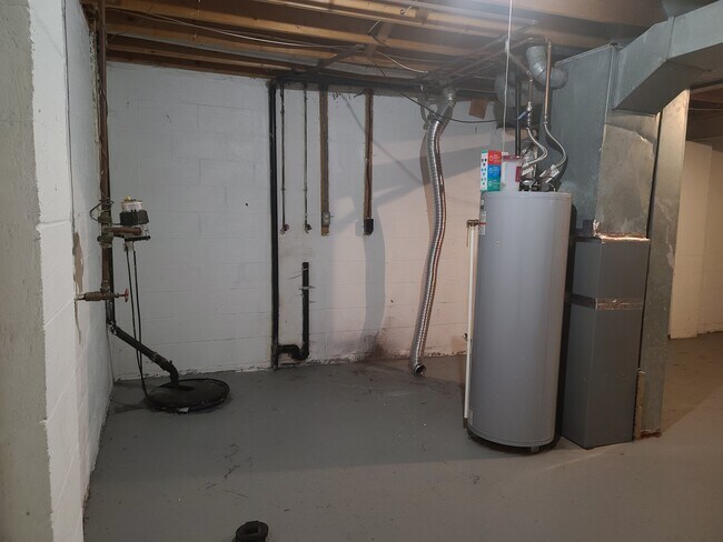 Basement - 4848 Charlton Ct