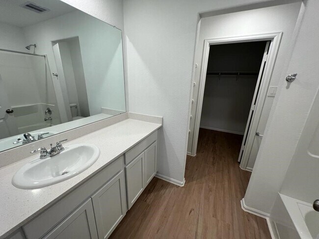 Building Photo - 18922 Western Fls Ct