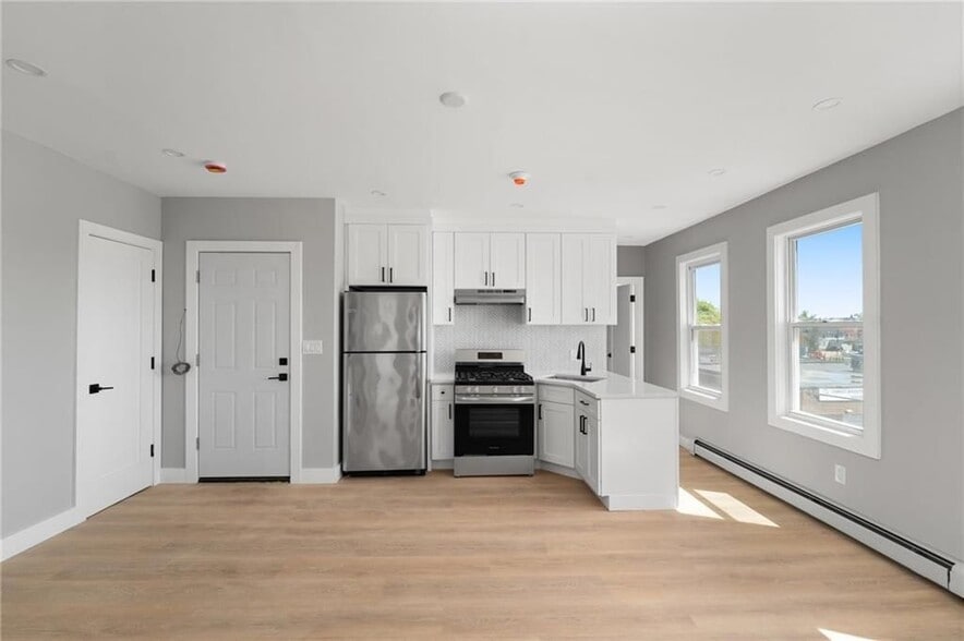 Building Photo - 735 Broadway, 3F