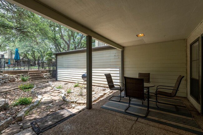 Building Photo - 13 Casa Verde St