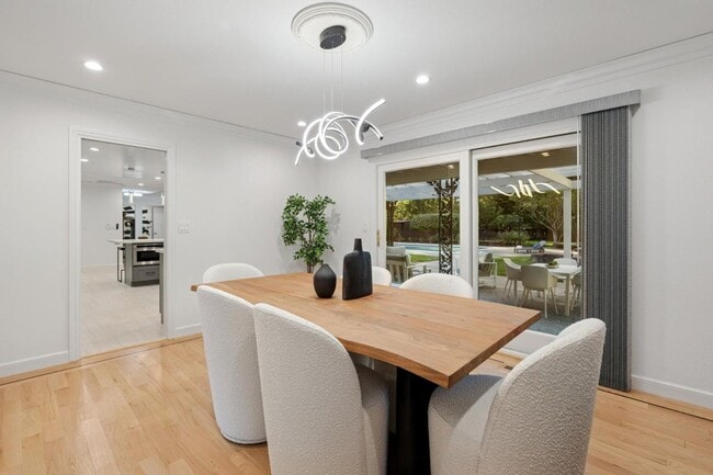 Building Photo - 243 Selby Ln