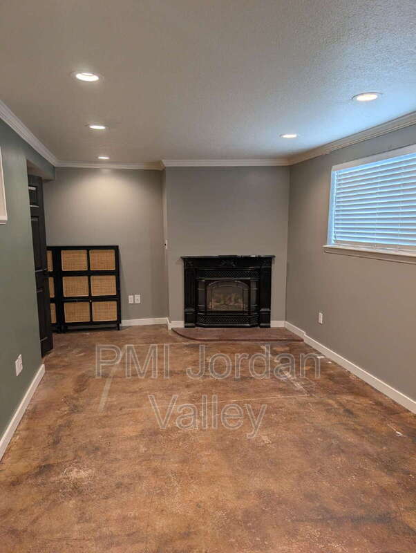 Building Photo - 1394 N 400 E