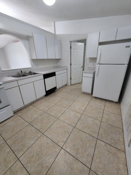 Building Photo - 4100 Mendenwood Ln
