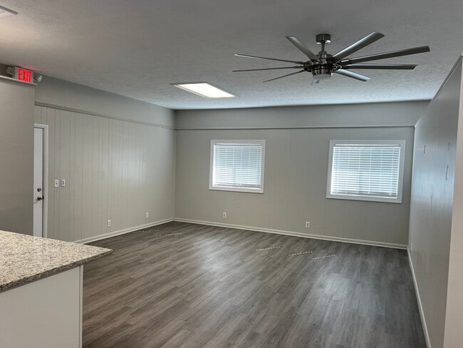 Building Photo - 8580 Ocean Hwy W
