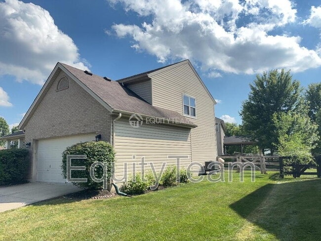 Building Photo - 5781 Meadow View Dr