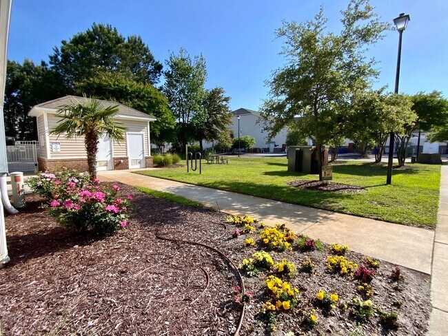Building Photo - Furnished 3 bedroom 3 bath Condo - Flexible Term lease - Topsail Landing Community