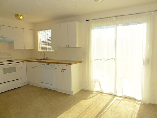 Building Photo - FG: 01010 E 35th