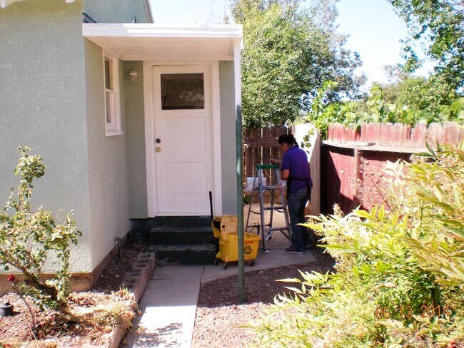 Building Photo - 553 W Whittier Ave