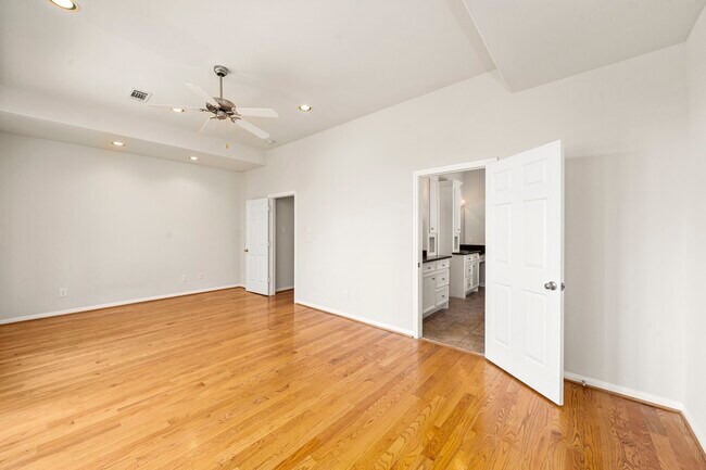 Building Photo - 1726 Stacy Falls