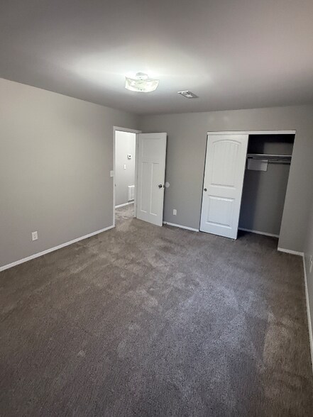 Building Photo - 620 S Mt Carmel St