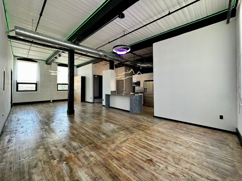 Building Photo - 109 Summer St