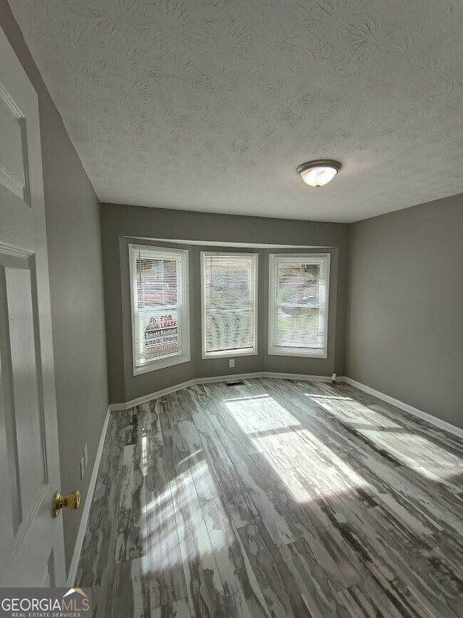 Building Photo - 697 Pepperwood Trail