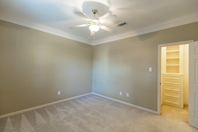 Building Photo - 4418 Jane St