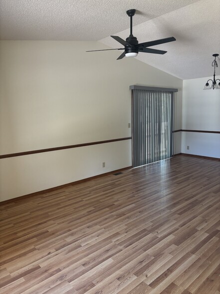 Building Photo - 10317 W Delano Ave