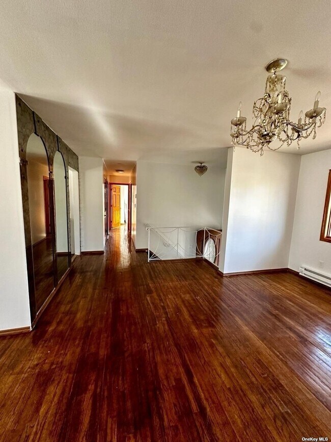Building Photo - 283 Commack Rd